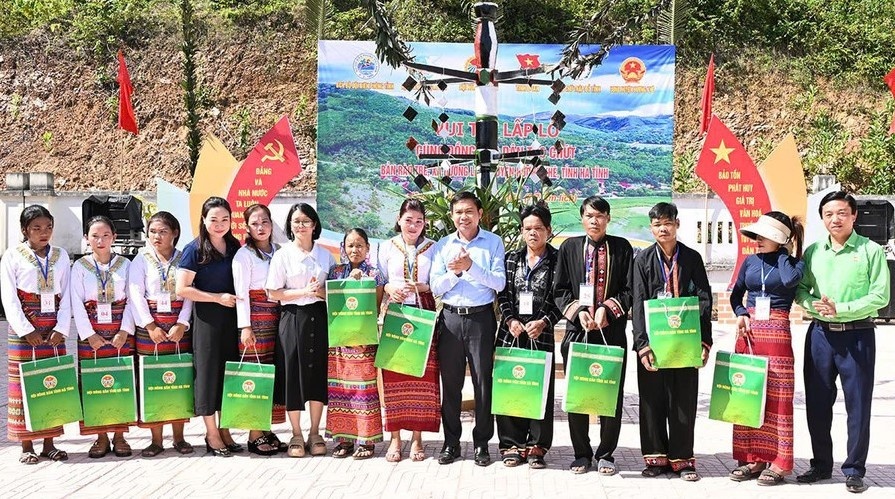 Lễ hội Tết Lấp lỗ của đồng bào dân tộc Chứt ở huyện Hương Khê, Hà Tĩnh Lễ hội Tết Lấp lỗ của đồng bào dân tộc Chứt ở huyện Hương Khê, Hà Tĩnh