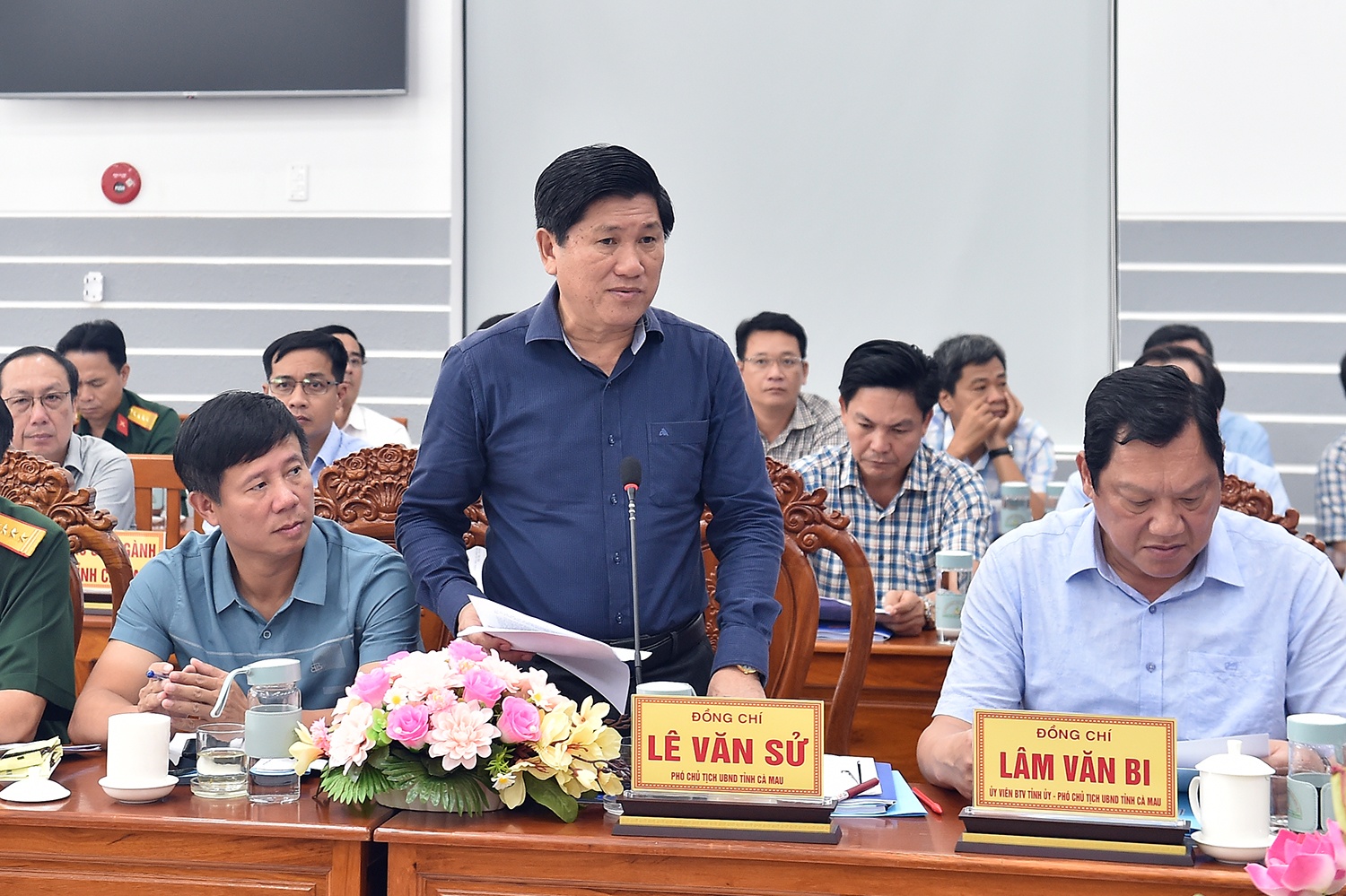 Phó Chủ tịch UBND tỉnh Cà Mau Lê Văn Sử phát biểu tại cuộc họp - Ảnh: VGP/Hải Minh