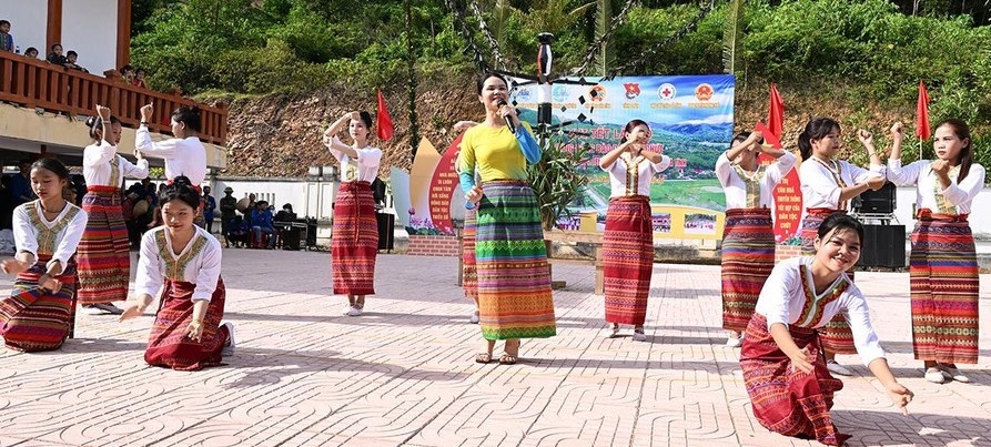 Lễ hội Tết Lấp lỗ của đồng bào dân tộc Chứt ở huyện Hương Khê, Hà Tĩnh Lễ hội Tết Lấp lỗ của đồng bào dân tộc Chứt ở huyện Hương Khê, Hà Tĩnh