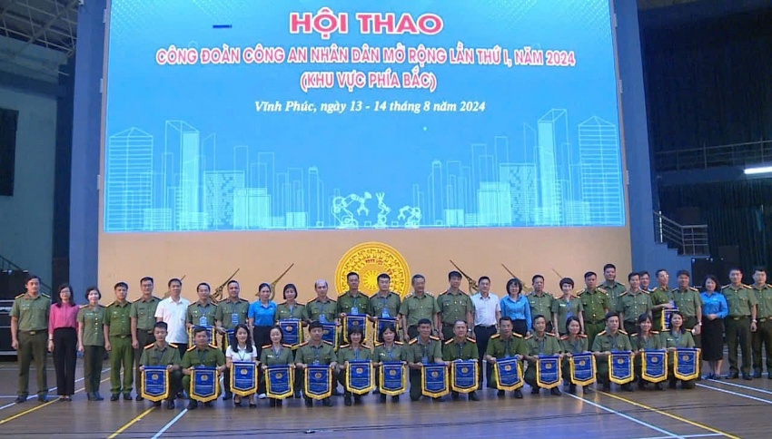 Các đoàn tham gia Hội thao chụp ảnh lưu niệm. Các đoàn tham gia Hội thao chụp ảnh lưu niệm.