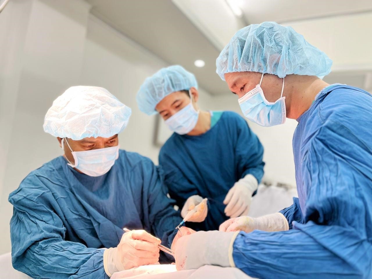 Thạc sĩ - Bác sĩ Nguyễn Minh Tuấn: “Nghệ nhân” nâng ngực với công nghệ dao Harmonic