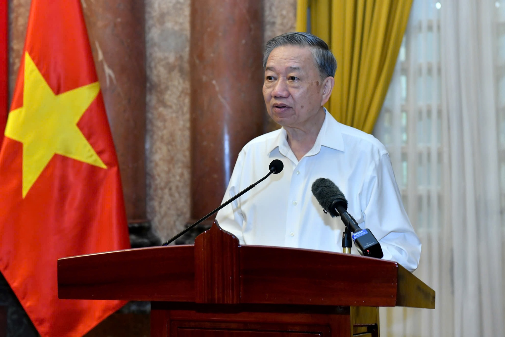 Tổng Bí thư, Chủ tịch nước Tô Lâm bày tỏ vui mừng được gặp mặt các đại biểu là những người đã vinh dự được phục vụ Bác trong thời gian Người sống và làm việc tại Khu Phủ Chủ tịch từ năm 1954 đến năm 1969 - Ảnh: VGP/Nguyễn Hoàng