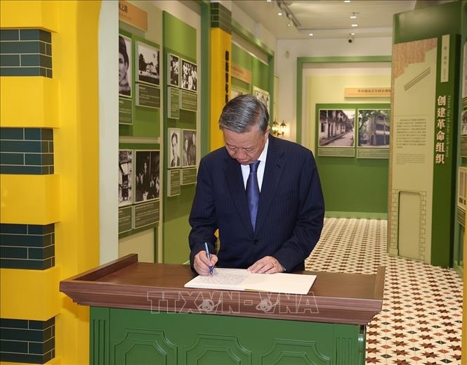 Tổng Bí thư, Chủ tịch nước Tô Lâm ghi lưu bút tại Khu di tích Trụ sở Hội Việt Nam Cách mạng Thanh niên