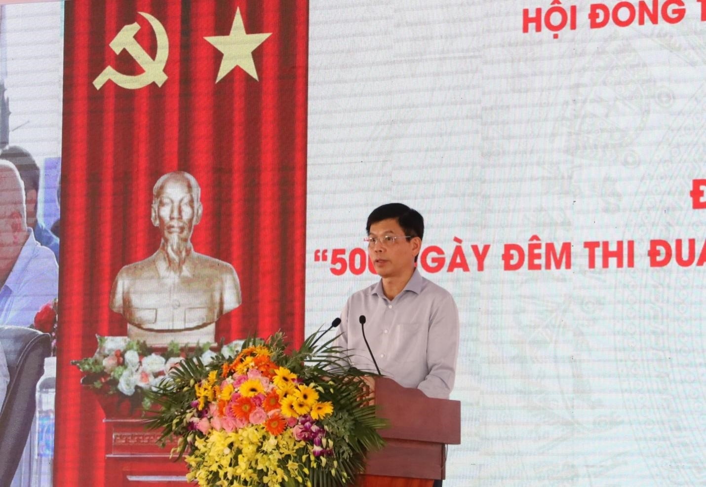 Thứ trưởng Bộ Giao thông vận tải Lê Anh Tuấn phát biểu hưởng ứng thi đua tại buổi lễ. Thứ trưởng Bộ Giao thông vận tải Lê Anh Tuấn phát biểu hưởng ứng thi đua tại buổi lễ.