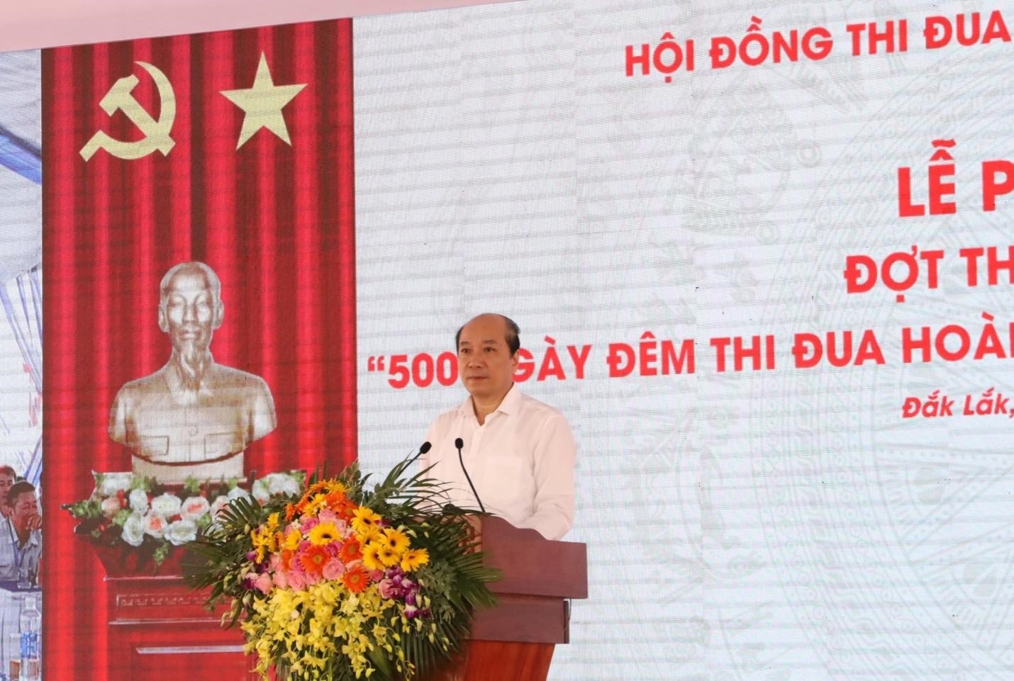 Phó Bí thư Tỉnh ủy, Chủ tịch UBND tỉnh Phạm Ngọc Nghị phát biểu hưởng ứng thi đua tại buổi lễ. Phó Bí thư Tỉnh ủy, Chủ tịch UBND tỉnh Phạm Ngọc Nghị phát biểu hưởng ứng thi đua tại buổi lễ.