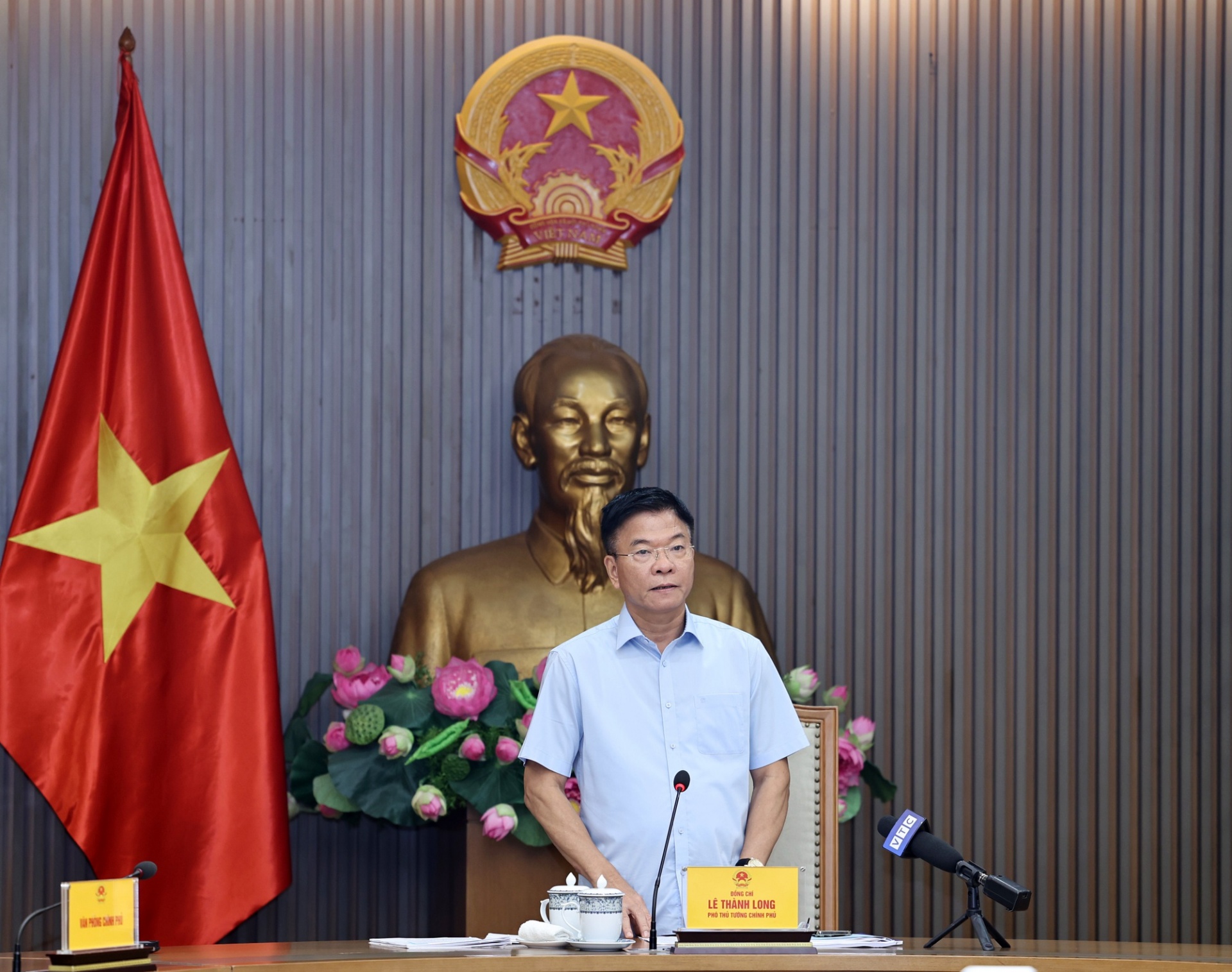 Phó Thủ tướng yêu cầu cần tăng cường công tác kiểm tra đột xuất, khi phát hiện vi phạm phải xử lý nghiêm và truyền thông để cảnh tỉnh - Ảnh: VGP/Đức Tuân Phó Thủ tướng yêu cầu cần tăng cường công tác kiểm tra đột xuất, khi phát hiện vi phạm phải xử lý nghiêm và truyền thông để cảnh tỉnh - Ảnh: VGP/Đức Tuân