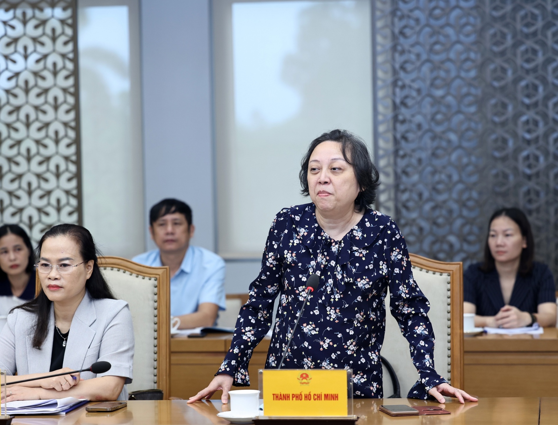 Bà Phạm Khánh Phong Lan, Giám đốc Sở An toàn thực phẩm TPHCM phát biểu tại cuộc họp - Ảnh: VGP/Đức Tuân Bà Phạm Khánh Phong Lan, Giám đốc Sở An toàn thực phẩm TPHCM phát biểu tại cuộc họp - Ảnh: VGP/Đức Tuân