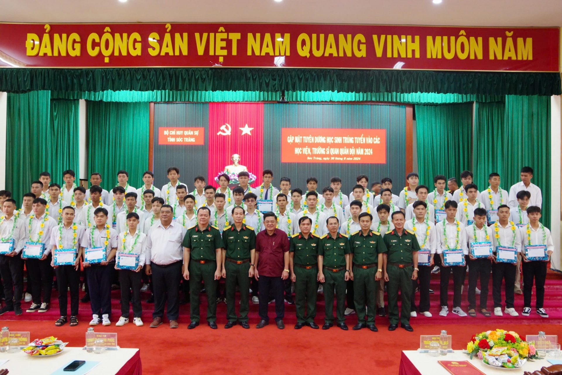 Sóc Trăng và An Giang tuyên dương  thí sinh trúng tuyển vào các trường trong quân đội