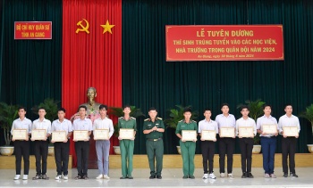 soc trang va an giang tuyen duong thi sinh trung tuyen vao cac truong trong quan doi