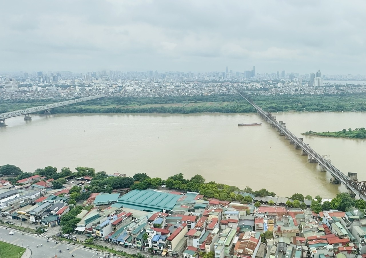 Tăng cường quản lý, sử dụng đất ven sông làm bãi chứa trung chuyển vật liệu xây dựng