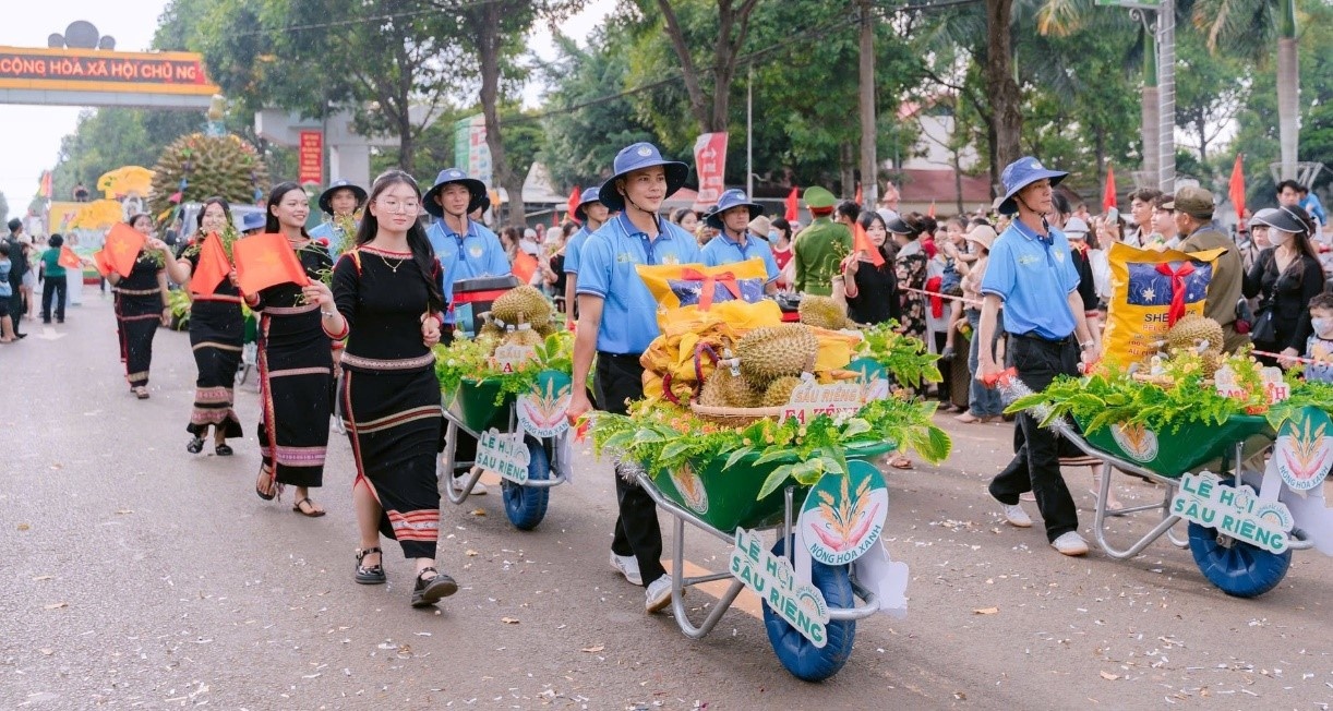 Màn diễu hành tôn vinh trái sầu riêng