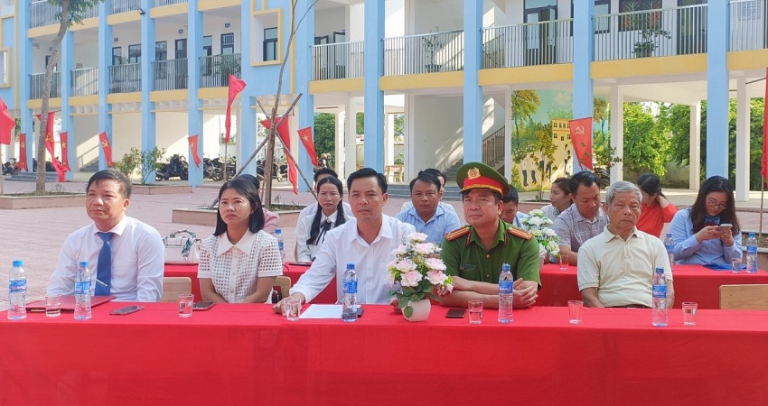 Hà Nội - Món quà ý nghĩa dành tặng học sinh nghèo ngày khai trường Hà Nội - Món quà ý nghĩa dành tặng học sinh nghèo ngày khai trường