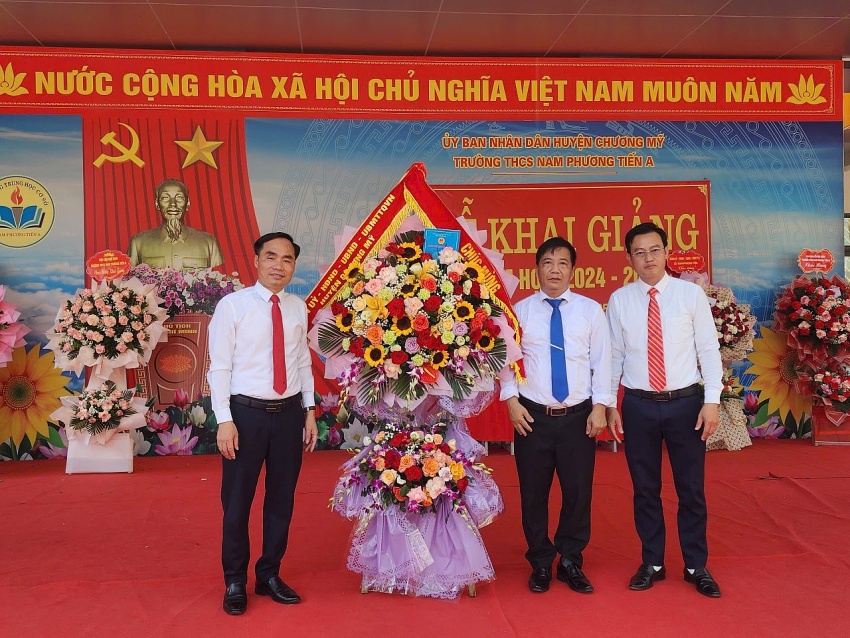 Hà Nội - Món quà ý nghĩa dành tặng học sinh nghèo ngày khai trường Hà Nội - Món quà ý nghĩa dành tặng học sinh nghèo ngày khai trường