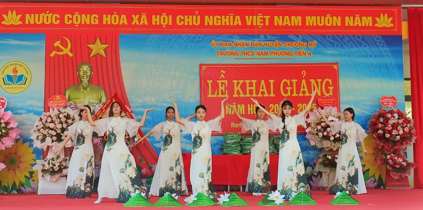 Hà Nội - Món quà ý nghĩa dành tặng học sinh nghèo ngày khai trường Hà Nội - Món quà ý nghĩa dành tặng học sinh nghèo ngày khai trường