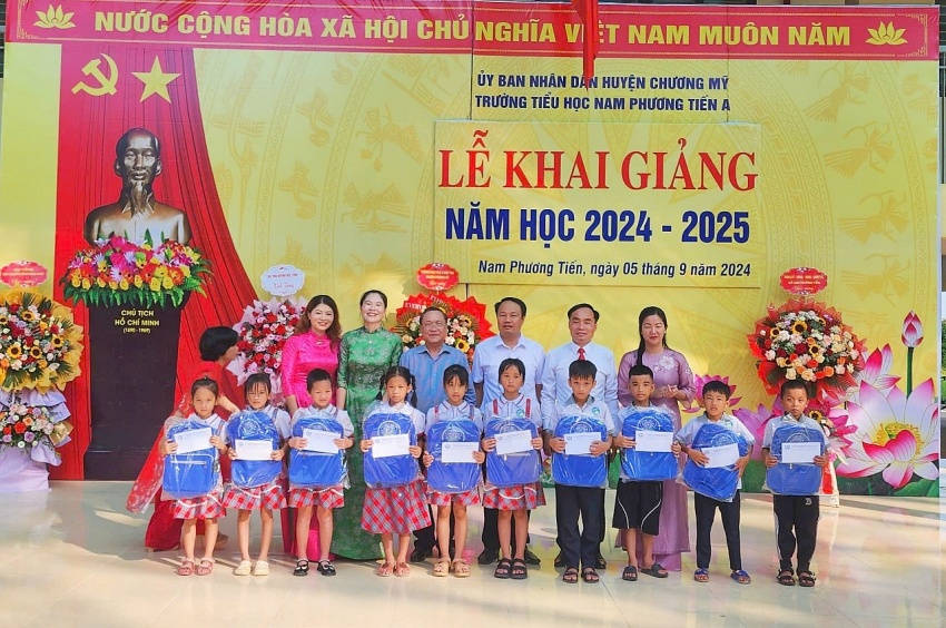 Hà Nội - Món quà ý nghĩa dành tặng học sinh nghèo ngày khai trường Hà Nội - Món quà ý nghĩa dành tặng học sinh nghèo ngày khai trường