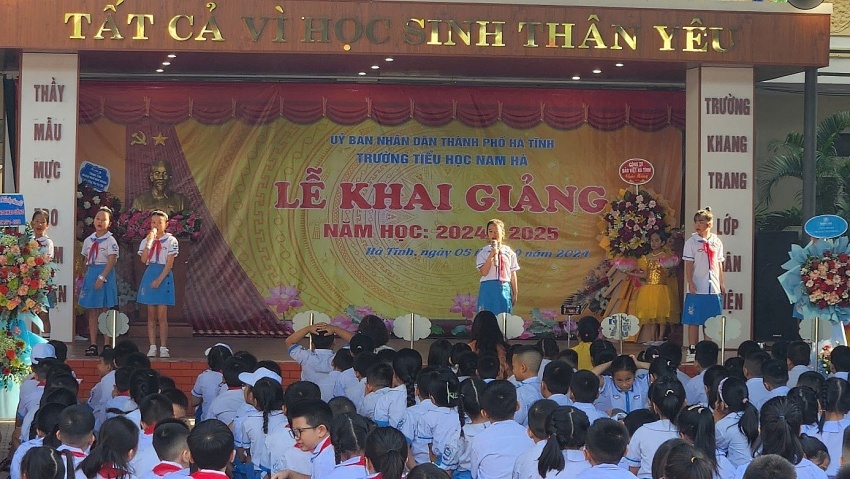 Hà Tĩnh: Chào đón năm học mới dân chủ, kỷ cương, nền nếp, chất lượng, hiệu quả Hà Tĩnh: Chào đón năm học mới dân chủ, kỷ cương, nền nếp, chất lượng, hiệu quả