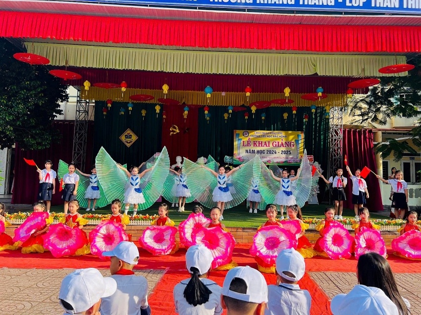 Hà Tĩnh: Chào đón năm học mới dân chủ, kỷ cương, nền nếp, chất lượng, hiệu quả Hà Tĩnh: Chào đón năm học mới dân chủ, kỷ cương, nền nếp, chất lượng, hiệu quả