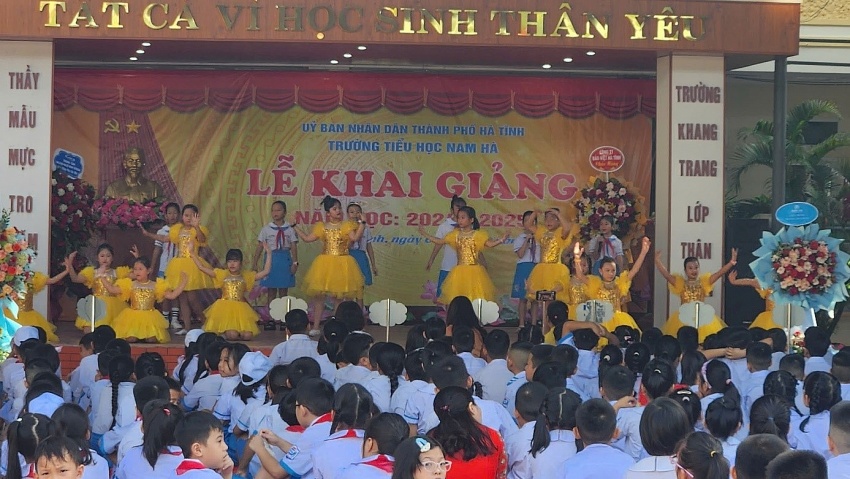 Hà Tĩnh: Chào đón năm học mới dân chủ, kỷ cương, nền nếp, chất lượng, hiệu quả Hà Tĩnh: Chào đón năm học mới dân chủ, kỷ cương, nền nếp, chất lượng, hiệu quả