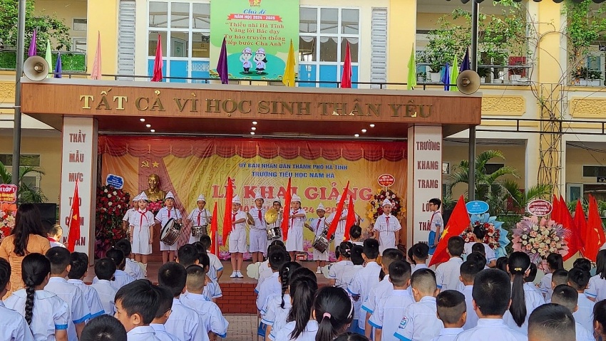 Hà Tĩnh: Chào đón năm học mới dân chủ, kỷ cương, nền nếp, chất lượng, hiệu quả Hà Tĩnh: Chào đón năm học mới dân chủ, kỷ cương, nền nếp, chất lượng, hiệu quả