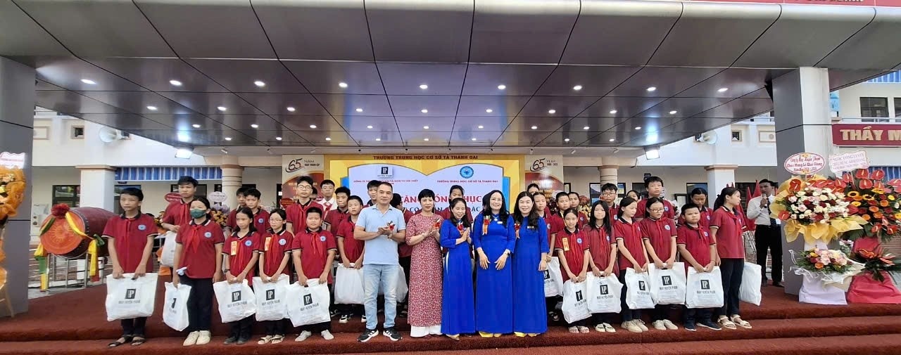 Trường THCS Tả Thanh Oai (Thanh Trì, Hà Nội) khai giảng năm học mới: Kiên định, đổi mới, sáng tạo