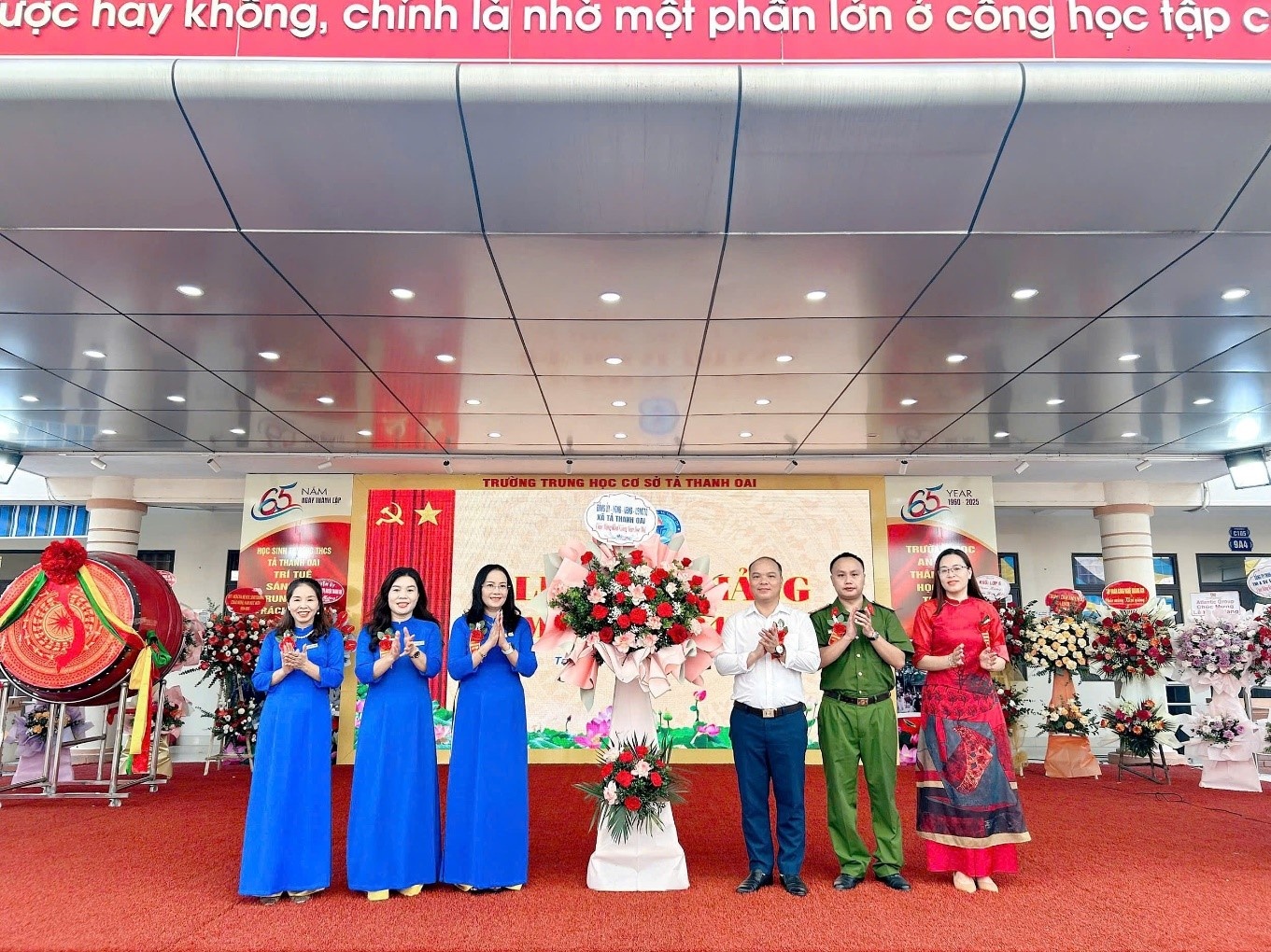 Trường THCS Tả Thanh Oai (Thanh Trì, Hà Nội) khai giảng năm học mới: Kiên định, đổi mới, sáng tạo