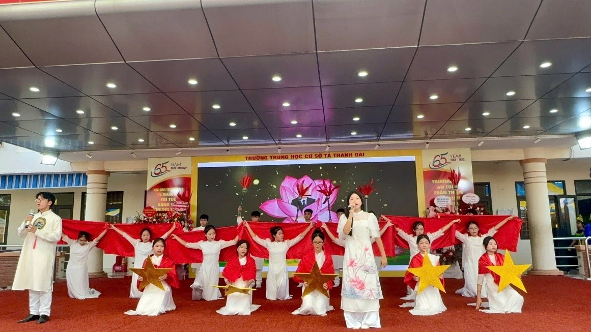 Trường THCS Tả Thanh Oai (Thanh Trì, Hà Nội) khai giảng năm học mới: Kiên định, đổi mới, sáng tạo