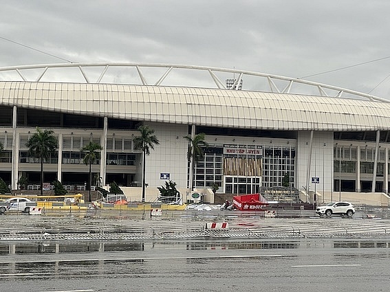 Đường phố Hà Nội tan hoang sau bão số 3 càn quét Đường phố Hà Nội tan hoang sau bão số 3 càn quét