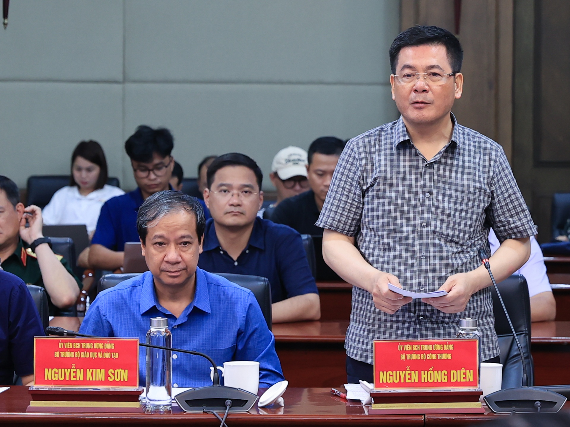 Bộ trưởng Bộ Công Thương Nguyễn Hồng Diên phát biểu tại cuộc làm việc - Ảnh: VGP/Nhật Bắc Bộ trưởng Bộ Công Thương Nguyễn Hồng Diên phát biểu tại cuộc làm việc - Ảnh: VGP/Nhật Bắc