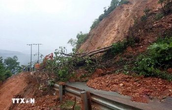 nhieu tuyen duong o dien bien bi hu hai sat lo do mua to