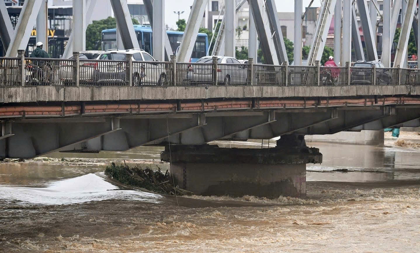 Lũ trên sông Hồng ở Hà Nội vượt báo động 2, khu vực ven sông Hồng tại Hà Nội ngập lụt