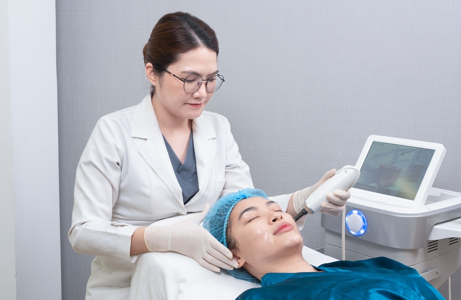 Bác sĩ Trà My giải bài toán “căng bóng da không xâm lấn” bằng công nghệ cao độc quyền Bác sĩ Trà My giải bài toán “căng bóng da không xâm lấn” bằng công nghệ cao độc quyền