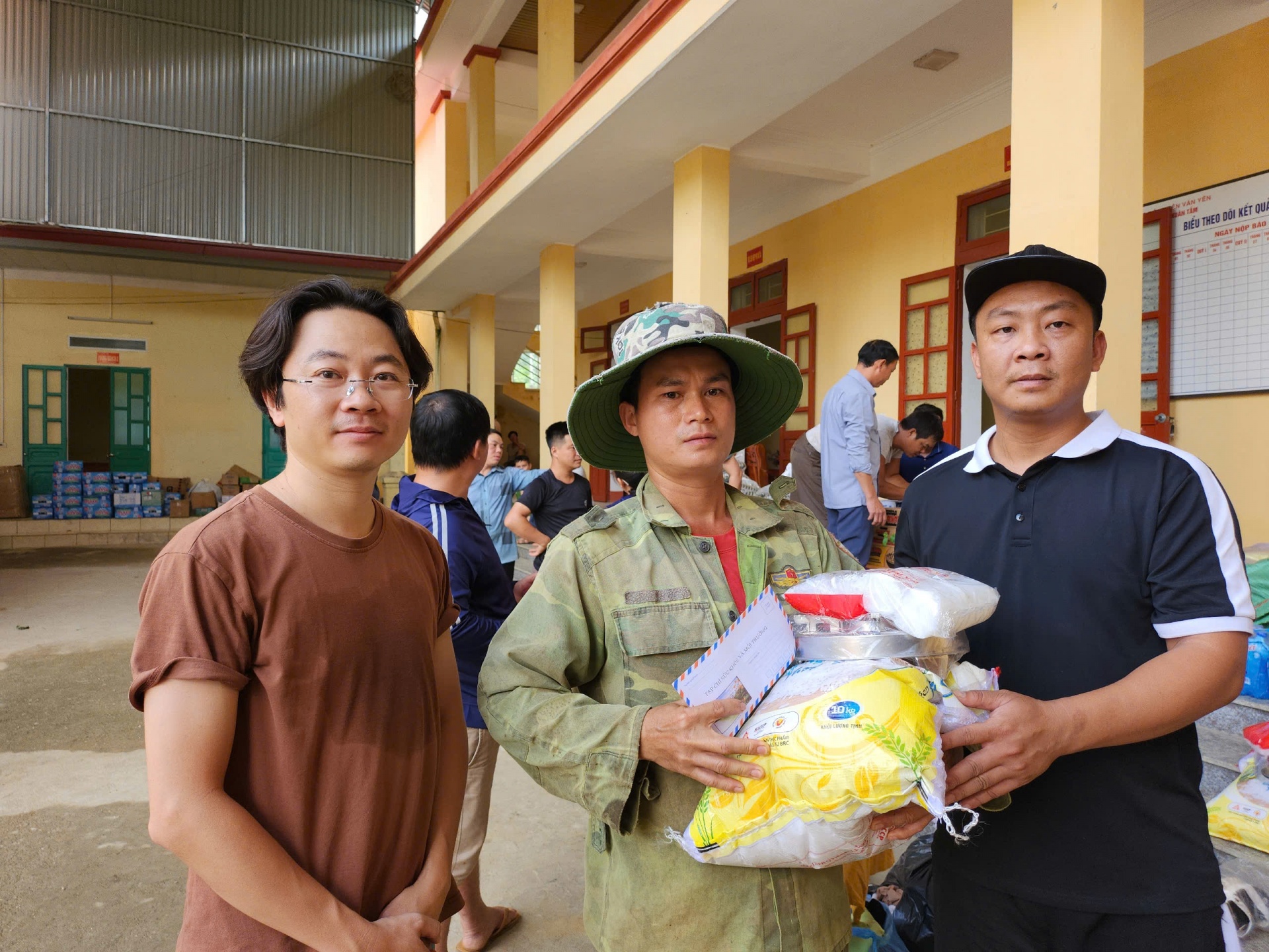 Tạp chí Sức khỏe & Môi trường lan tỏa yêu thương, chia sẻ khó khăn với đồng bào chịu thiệt hại bão lũ Tạp chí Sức khỏe & Môi trường lan tỏa yêu thương, chia sẻ khó khăn với đồng bào chịu thiệt hại bão lũ