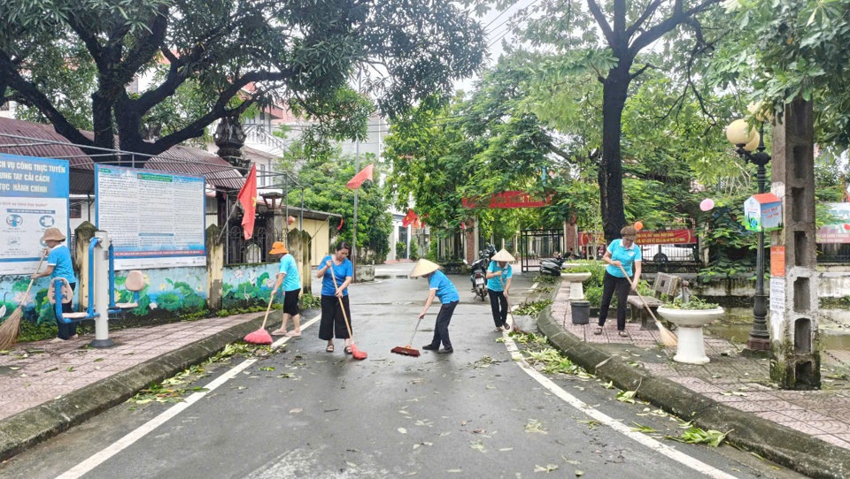 Hà Nội huy động tổng lực làm sạch phố phường, khắc phục hậu quả bão số 3