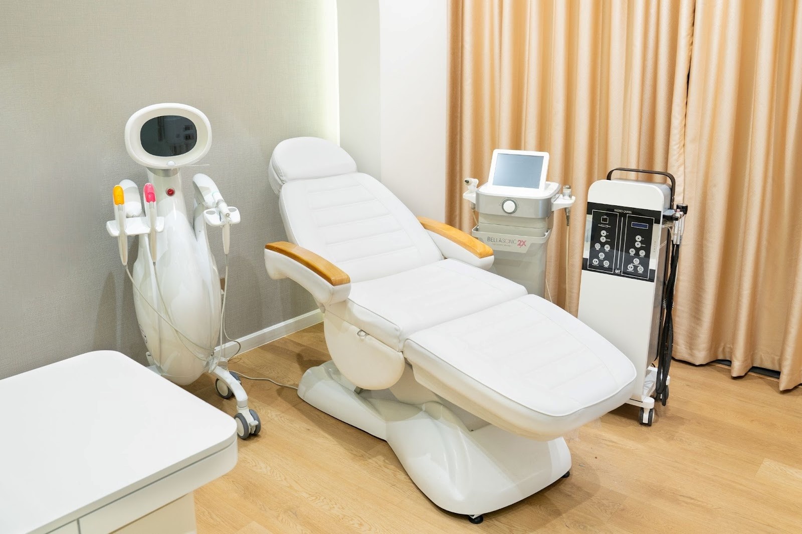 Bác sĩ Huế Anh - tiên phong trong điều trị nám, trẻ hoá da không xâm lấn