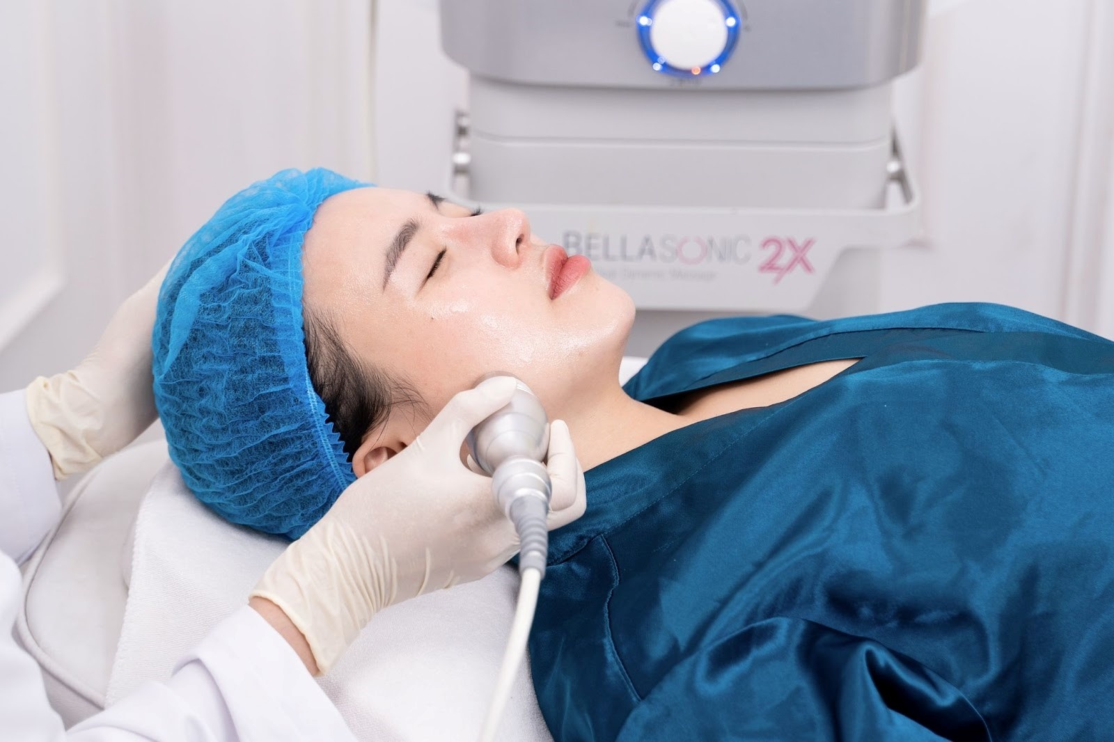 Bác sĩ Huế Anh - tiên phong trong điều trị nám, trẻ hoá da không xâm lấn