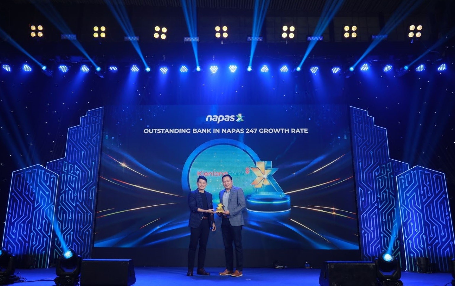 KienlongBank là tổ chức thành viên dẫn đầu về tốc độ tăng trưởng số lượng giao dịch Napas247 KienlongBank là tổ chức thành viên dẫn đầu về tốc độ tăng trưởng số lượng giao dịch Napas247