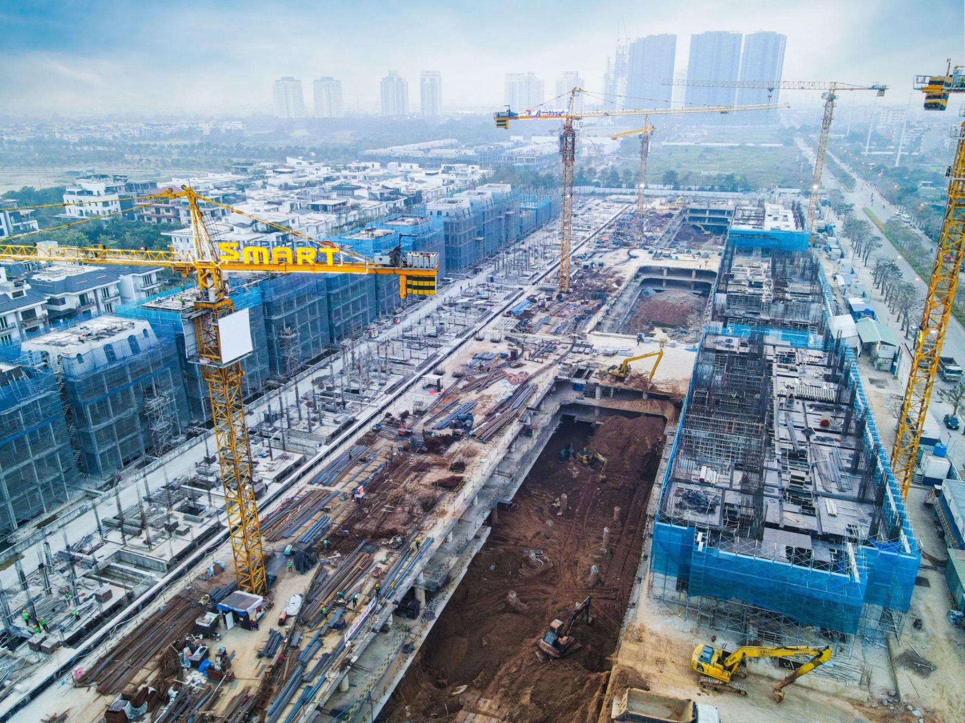 Sunshine Crystal River đã được xây thô lên đến tầng 3 và đang tiếp tục đẩy nhanh tiến độ thi công. Hiện tại,  Sunshine vẫn chưa công bố về kế hoạch mở bán dự án này.