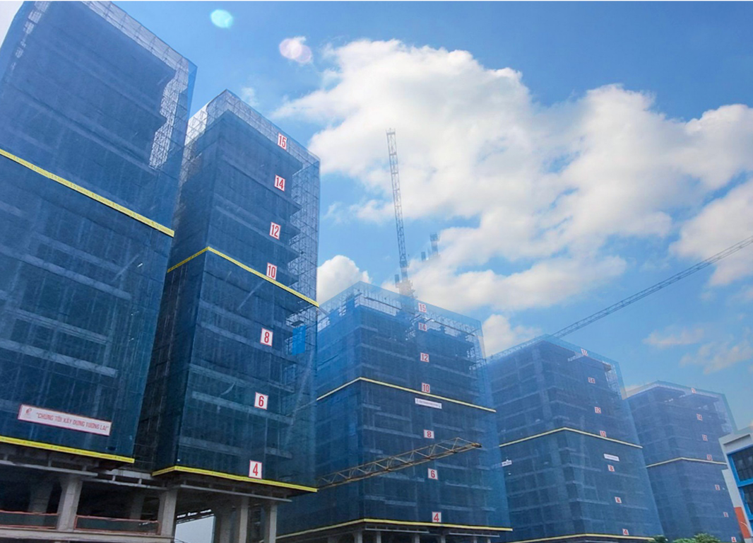 Trong Quý 4/2023, Sunshine Green Iconic liên tiếp cất nóc 4 tòa tháp cũng như hoàn thiện thi công kết cấu toàn dự án Trong Quý 4/2023, Sunshine Green Iconic liên tiếp cất nóc 4 tòa tháp cũng như hoàn thiện thi công kết cấu toàn dự án