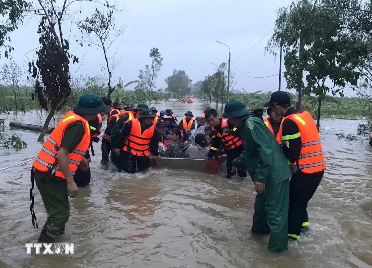 Các vua Hùng đã có công dựng nước, Bác cháu ta phải cùng nhau giữ lấy nước