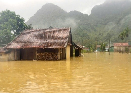 Mưa lớn khiến nhiều khu dân cư ở huyện Minh Hoá, Quảng Bình mênh mông giữa biển nước. Mưa lớn khiến nhiều khu dân cư ở huyện Minh Hoá, Quảng Bình mênh mông giữa biển nước.