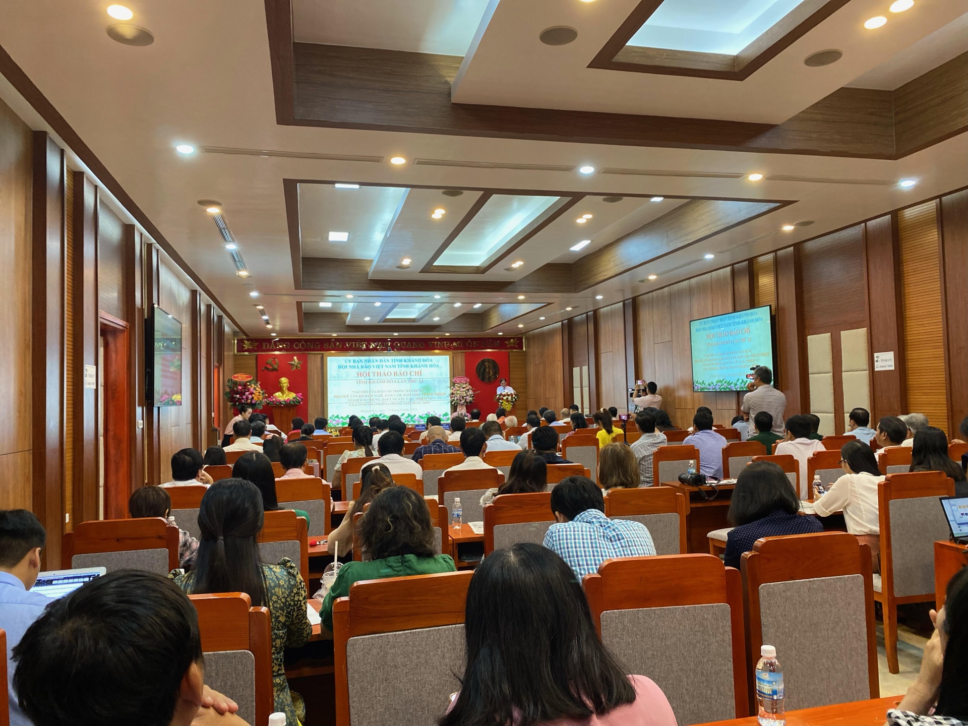 Hội thảo báo chí tỉnh Khánh Hòa năm 2024: Vai trò của báo chí trong xây dựng đội ngũ cán bộ dám nghĩ, dám làm, dám chịu trách nhiệm vì lợi ích chung Hội thảo báo chí tỉnh Khánh Hòa năm 2024: Vai trò của báo chí trong xây dựng đội ngũ cán bộ dám nghĩ, dám làm, dám chịu trách nhiệm vì lợi ích chung