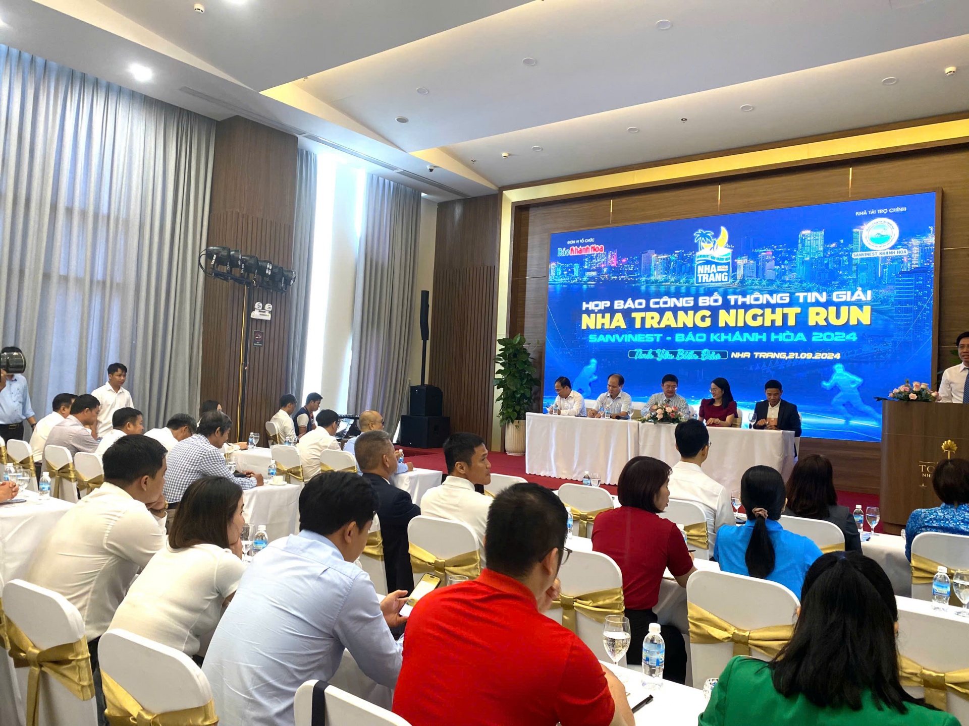 Họp báo tổ chức giải “Nha Trang Night Run Sanvinest - Báo Khánh Hòa 2024”