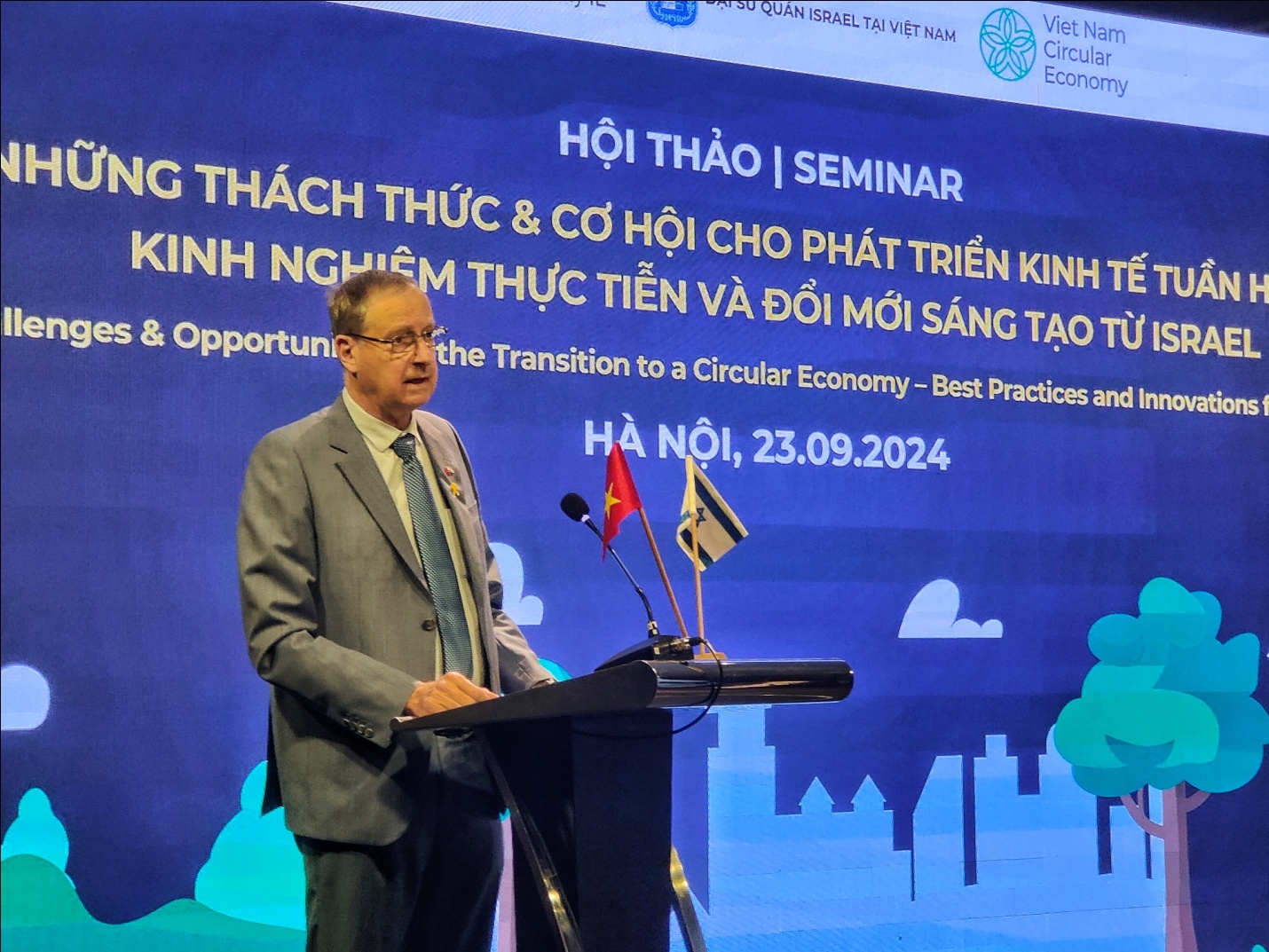 Ngài Yaron Mayer, Đại sứ Israel tại Việt Nam phát biểu khai mạc hội thảo Ngài Yaron Mayer, Đại sứ Israel tại Việt Nam phát biểu khai mạc hội thảo