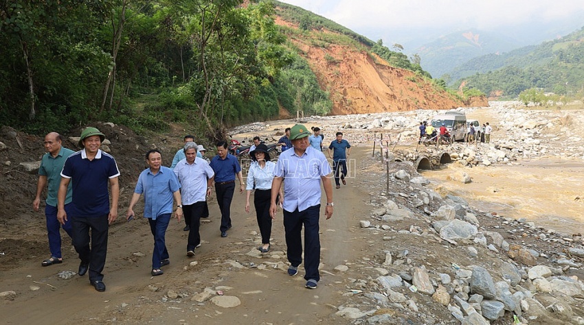 undefined Đoàn công tác khảo sát vùng thiên tai tại xã Trịnh Tường (Bát Xát).