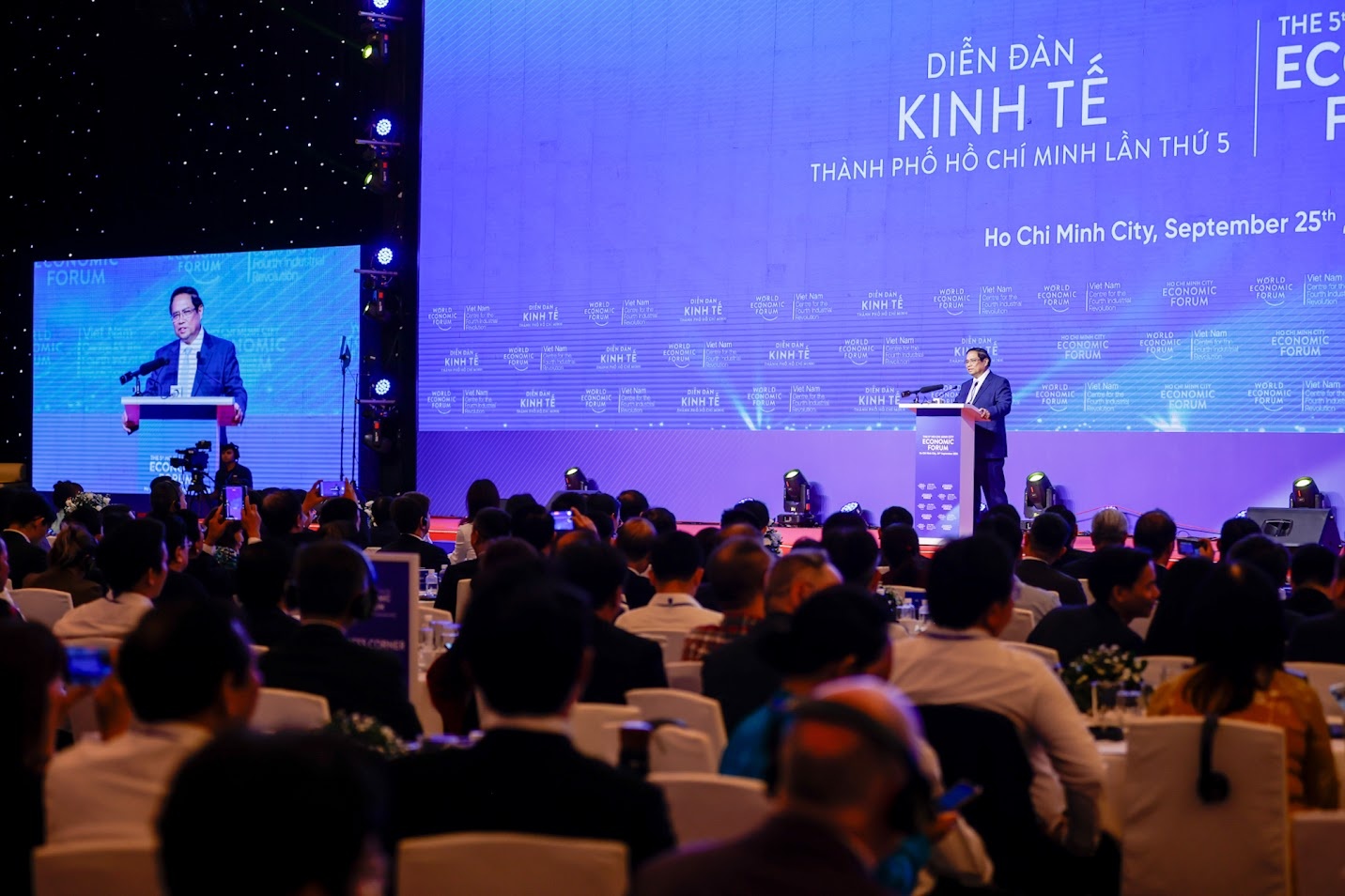 Thủ tướng đồng tình cao với ý kiến của các đại biểu về yêu cầu chuyển đổi công nghiệp toàn diện tại TPHCM, xây dựng một thành phố văn minh, hiện đại, ngang tầm lịch sử. Thủ tướng đồng tình cao với ý kiến của các đại biểu về yêu cầu chuyển đổi công nghiệp toàn diện tại TPHCM, xây dựng một thành phố văn minh, hiện đại, ngang tầm lịch sử.