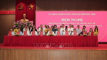 ha noi giao cac quan huyen thi xa quan ly trung tam y te