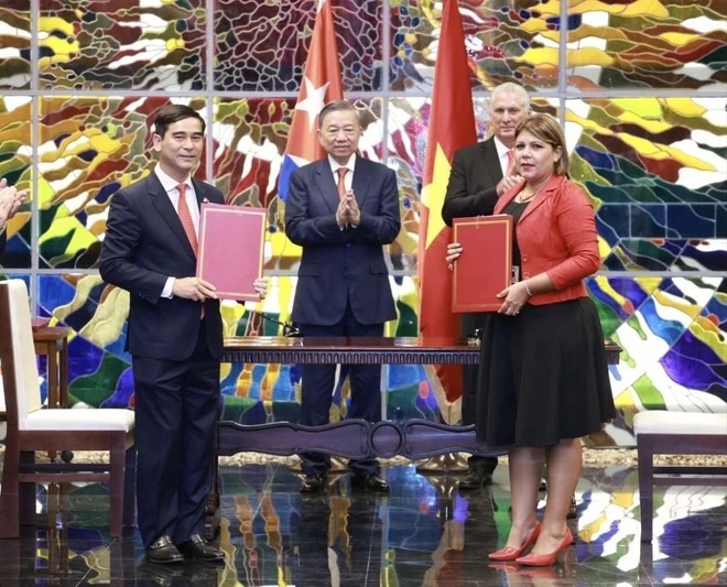 Tổng Bí thư, Chủ tịch nước Tô Lâm và Bí thư thứ nhất Đảng Cộng sản Cuba, Chủ tịch Cuba Miguel Diaz Canel Bermudez chứng kiến Lễ ký kết văn kiện hợp tác giữa tỉnh Vĩnh Phúc với tỉnh Mayabeque. (Ảnh:TTXVN) Tổng Bí thư, Chủ tịch nước Tô Lâm và Bí thư thứ nhất Đảng Cộng sản Cuba, Chủ tịch Cuba Miguel Diaz Canel Bermudez chứng kiến Lễ ký kết văn kiện hợp tác giữa tỉnh Vĩnh Phúc với tỉnh Mayabeque. (Ảnh:TTXVN)