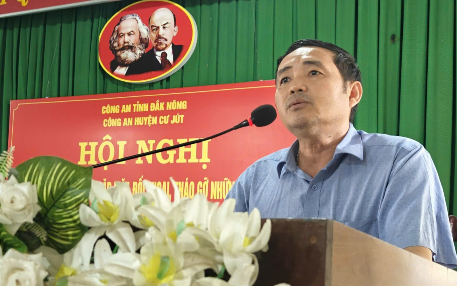 Ông Nguyễn Hữu Ánh, đại diện Phòng LĐ-TB&XH huyện Cư Jút chia sẻ ý kiến tại hội nghị