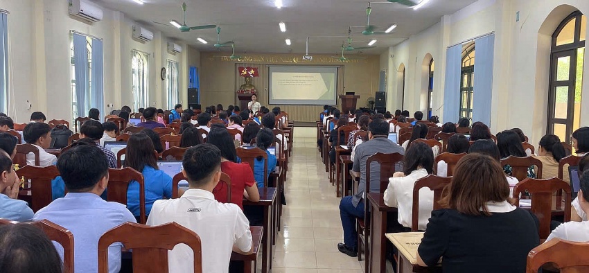 Hơn 300 Đoàn viên công đoàn huyện Yên Lạc được tuyên truyền kiến thức về công tác Dân số & Phát triển Hơn 300 Đoàn viên công đoàn huyện Yên Lạc được tuyên truyền kiến thức về công tác Dân số & Phát triển