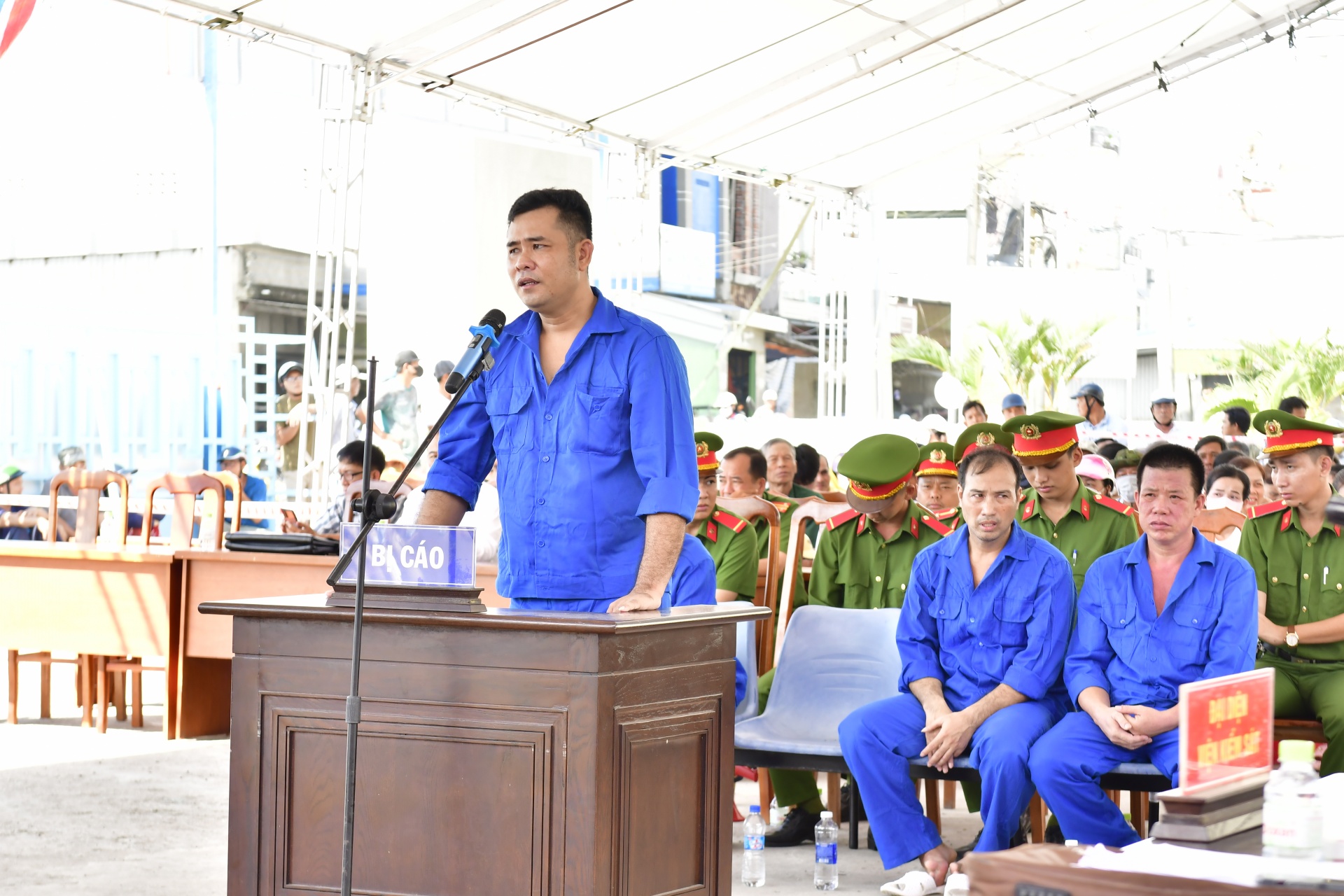 Cà Mau: Xét xử vụ án đưa người trốn ra nước ngoài đánh bắt thủy sản trái phép Cà Mau: Xét xử vụ án đưa người trốn ra nước ngoài đánh bắt thủy sản trái phép